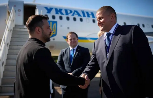 Кому більше довіряють українці - Зеленському чи Залужному: результат опитування